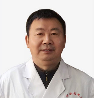 Dr Shi Lidong, Founder and Director of Aimin TCM Clinic, renowned TCM physician with 35+ years of experience